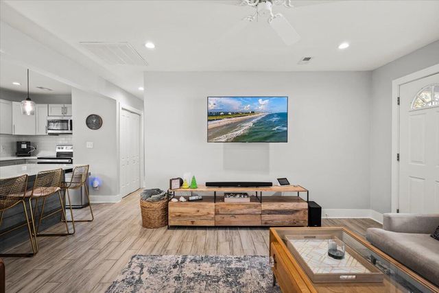 1583 W Robinhood Drive, Charleston, SC 29407