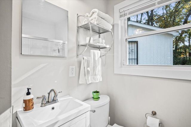 1583 W Robinhood Drive, Charleston, SC 29407