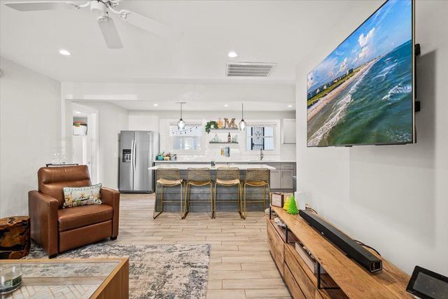 1583 W Robinhood Drive, Charleston, SC 29407