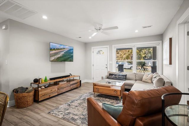 1583 W Robinhood Drive, Charleston, SC 29407