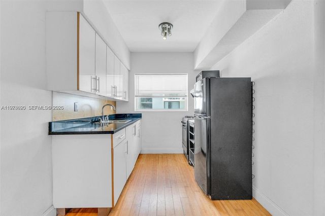 8080 Tatum Waterway Dr 25, Miami Beach, FL 33141