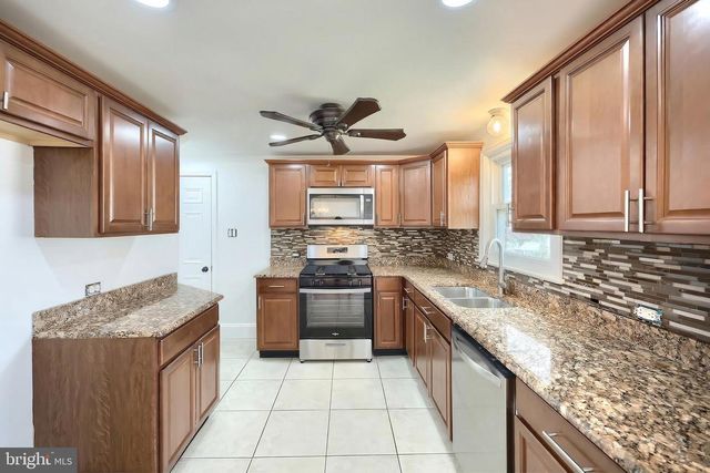 221 S ADAMS ST, York, PA 17404