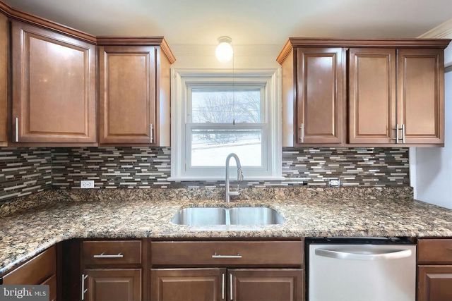 221 S ADAMS ST, York, PA 17404