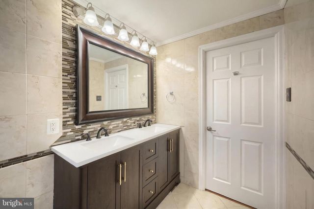 221 S ADAMS ST, York, PA 17404