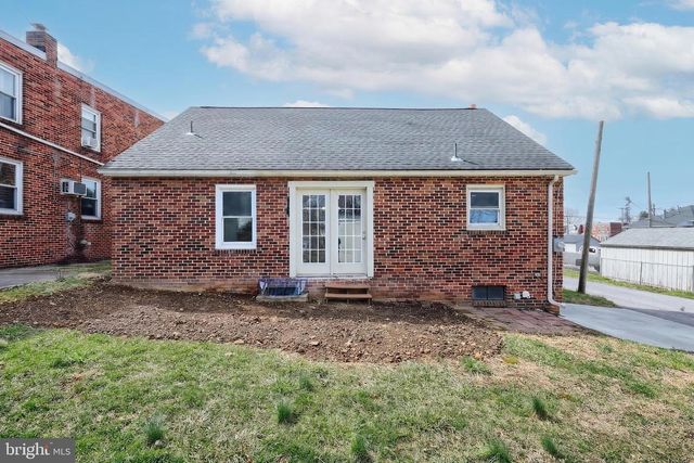 221 S ADAMS ST, York, PA 17404