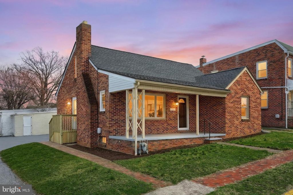 221 S ADAMS ST, York, PA 17404