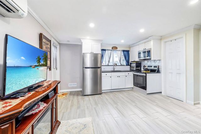 312 W 20th Street, Deer Park, NY 11729