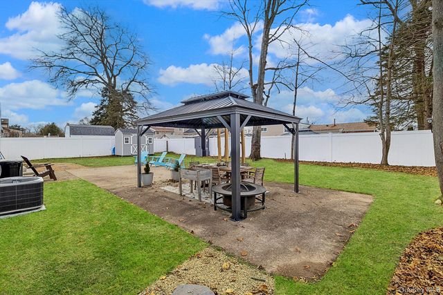 312 W 20th Street, Deer Park, NY 11729