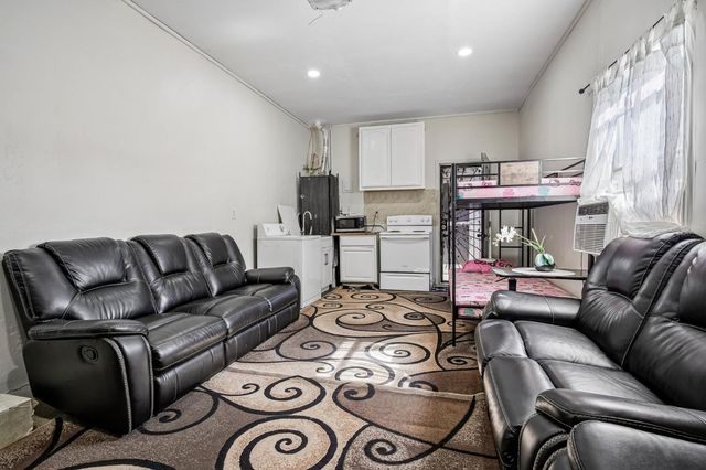 715 E Roseburg Ave, Modesto, CA 95350