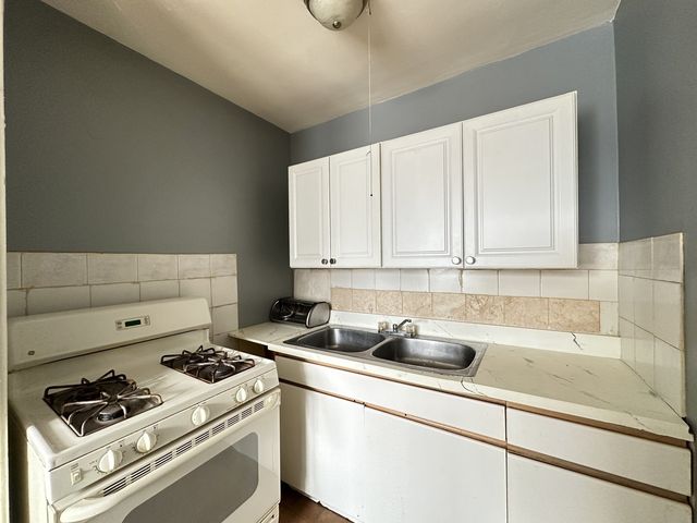 3121 N HAMLIN Avenue 2H, Chicago, IL 60618