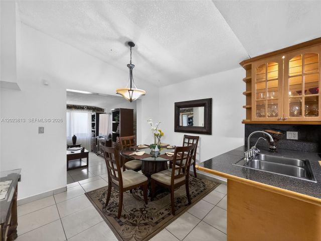 2462 W 65th St, Hialeah, FL 33016