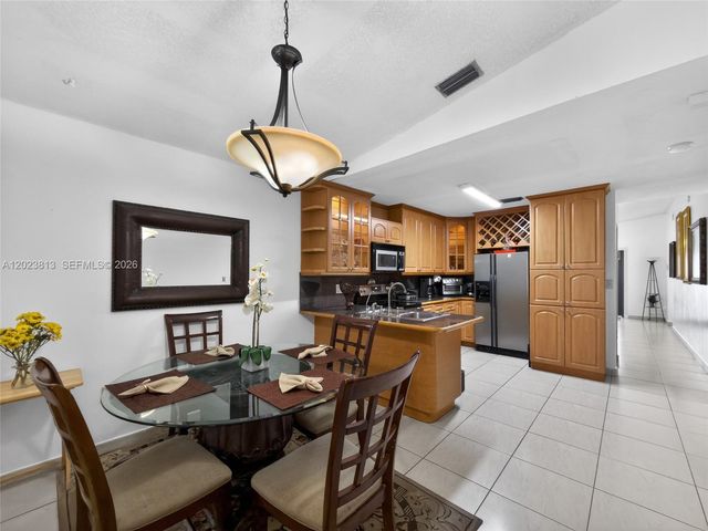 2462 W 65th St, Hialeah, FL 33016