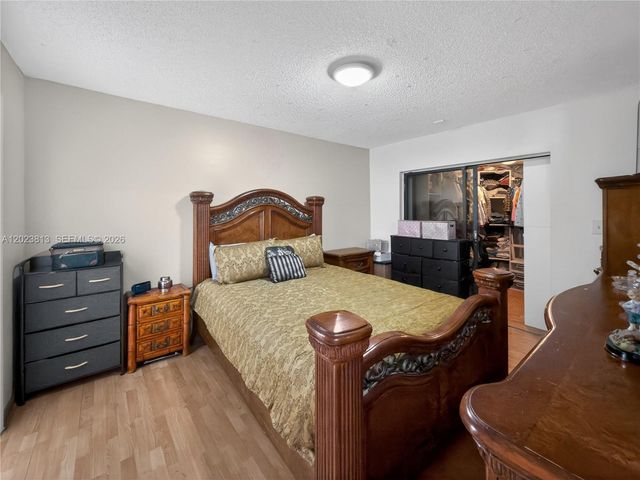 2462 W 65th St, Hialeah, FL 33016