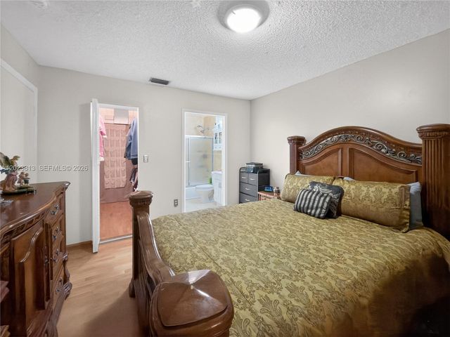 2462 W 65th St, Hialeah, FL 33016