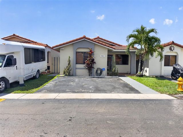 2462 W 65th St, Hialeah, FL 33016