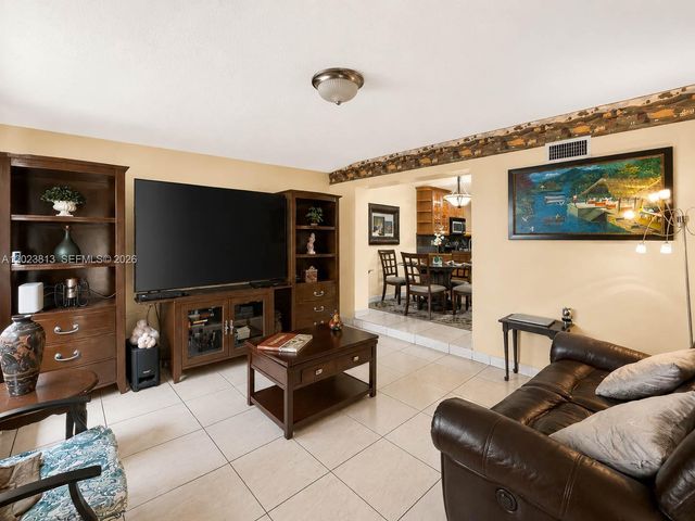 2462 W 65th St, Hialeah, FL 33016