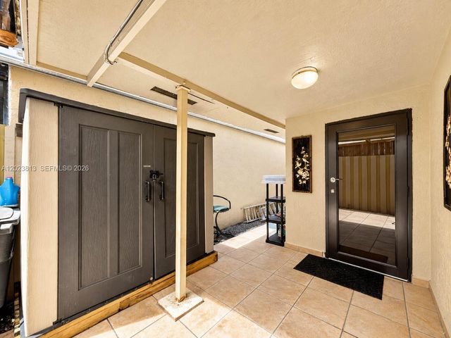 2462 W 65th St, Hialeah, FL 33016