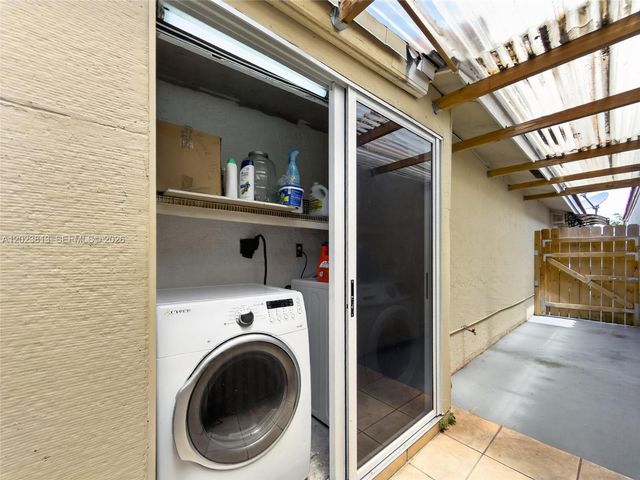 2462 W 65th St, Hialeah, FL 33016