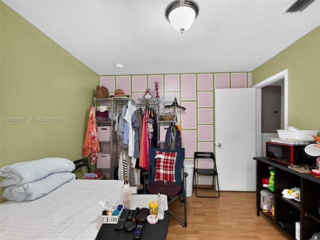 2462 W 65th St, Hialeah, FL 33016
