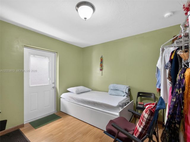 2462 W 65th St, Hialeah, FL 33016