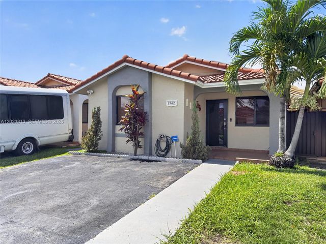 2462 W 65th St, Hialeah, FL 33016