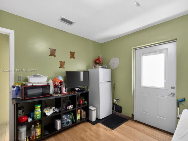 2462 W 65th St, Hialeah, FL 33016
