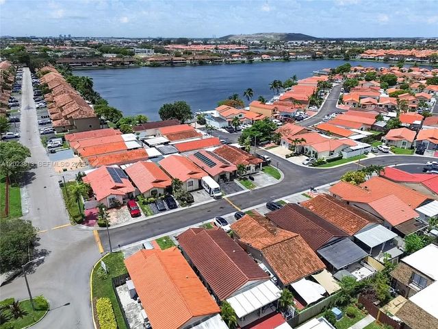 2462 W 65th St, Hialeah, FL 33016