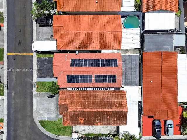 2462 W 65th St, Hialeah, FL 33016