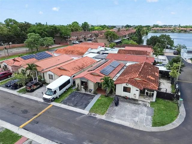 2462 W 65th St, Hialeah, FL 33016