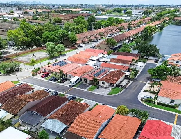 2462 W 65th St, Hialeah, FL 33016