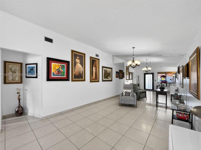 2462 W 65th St, Hialeah, FL 33016