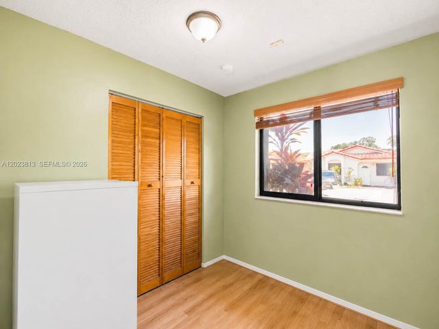 2462 W 65th St, Hialeah, FL 33016