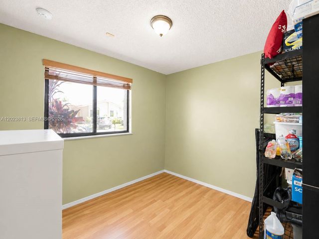 2462 W 65th St, Hialeah, FL 33016