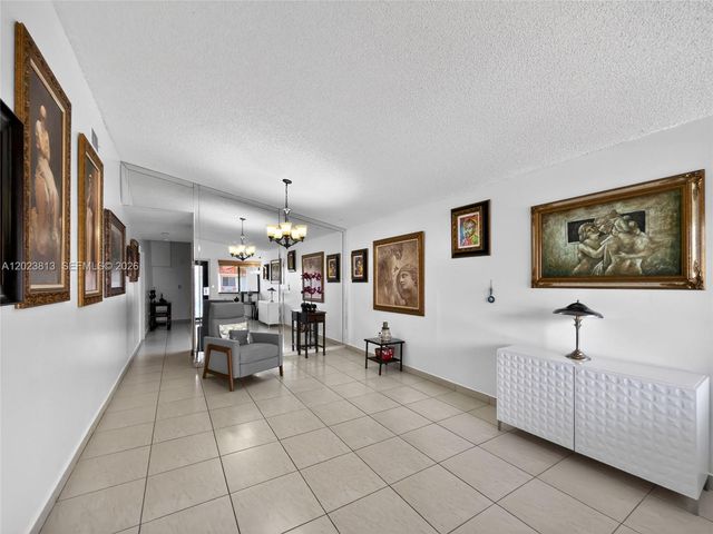 2462 W 65th St, Hialeah, FL 33016