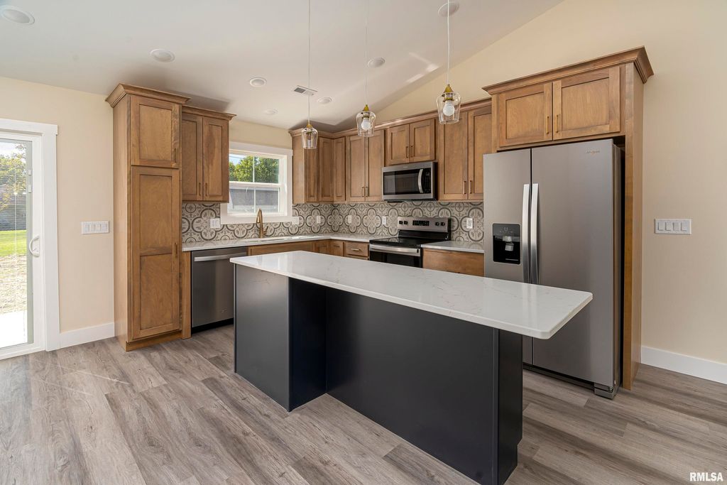 1009 HILLCREST Drive, Marion, IL 62959 EB455292 Quinn Realty and