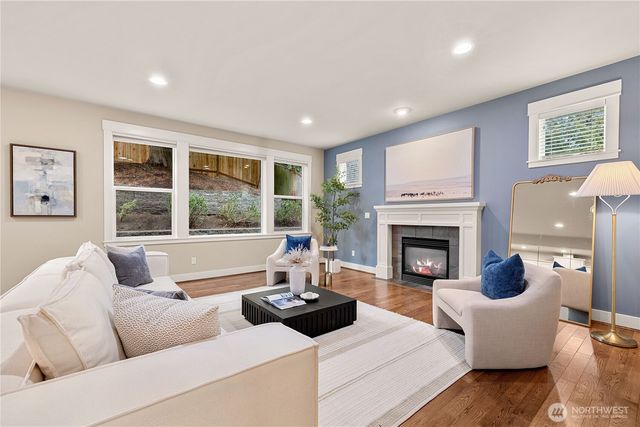 2819 102nd Place NE, Bellevue, WA 98004