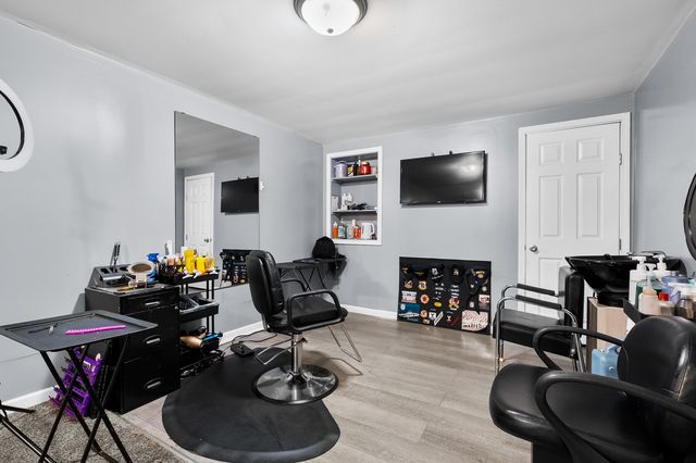 910 Farrell Avenue, Kalamazoo, MI 49006