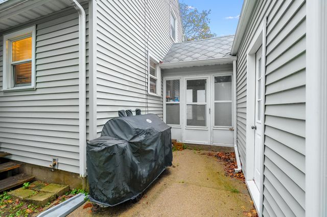 910 Farrell Avenue, Kalamazoo, MI 49006