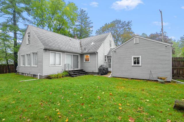 910 Farrell Avenue, Kalamazoo, MI 49006