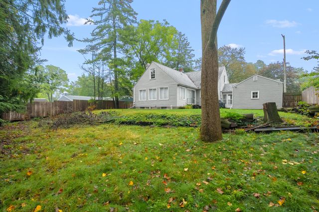 910 Farrell Avenue, Kalamazoo, MI 49006