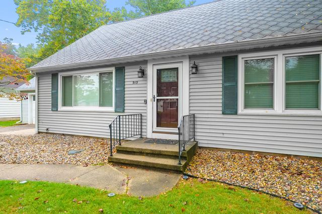 910 Farrell Avenue, Kalamazoo, MI 49006