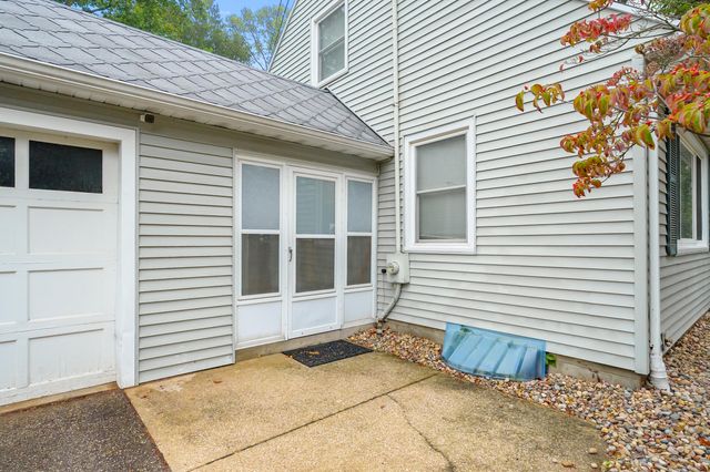910 Farrell Avenue, Kalamazoo, MI 49006