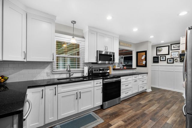 910 Farrell Avenue, Kalamazoo, MI 49006