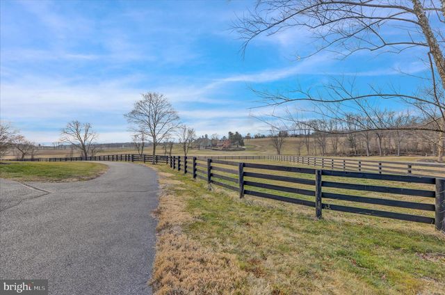 3512 MEADOW VIEW RD, Manheim, PA 17545