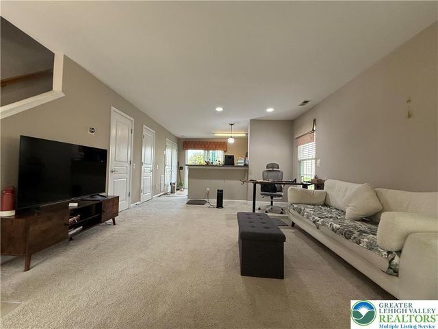 1499 Artisan Court, Upper Macungie Twp, PA 18031