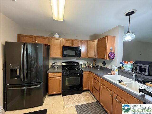 1499 Artisan Court, Upper Macungie Twp, PA 18031