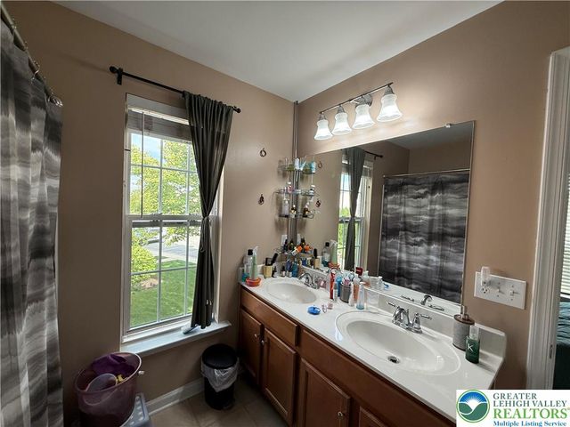 1499 Artisan Court, Upper Macungie Twp, PA 18031