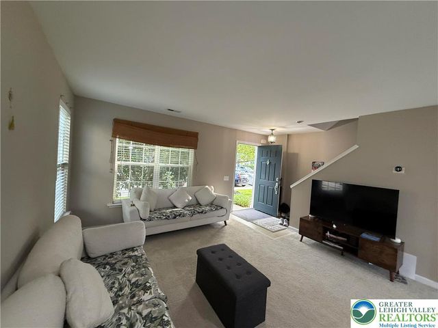 1499 Artisan Court, Upper Macungie Twp, PA 18031
