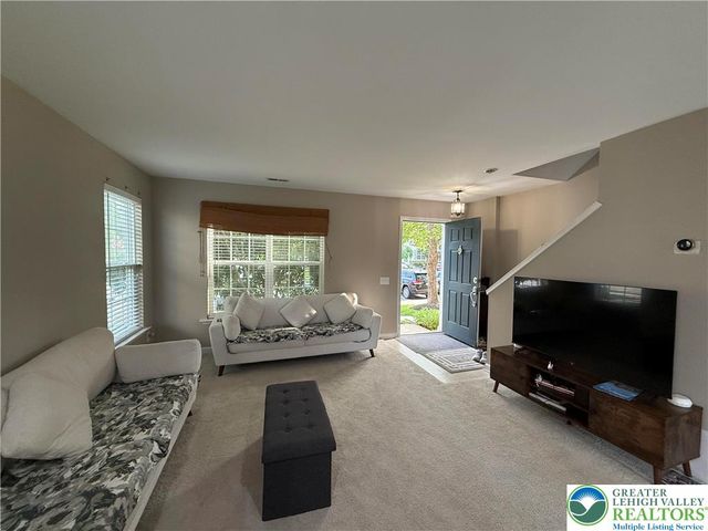 1499 Artisan Court, Upper Macungie Twp, PA 18031