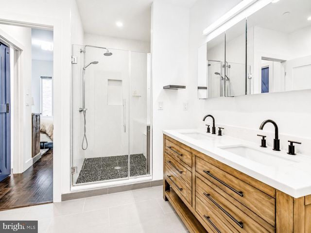 447 WALLACE ST, Philadelphia, PA 19123